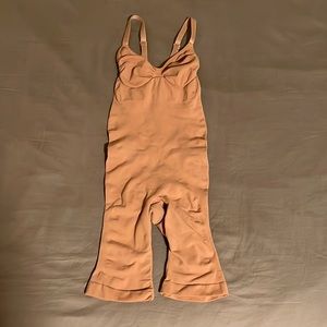 SKIMS SEAMLESS SCULPT MID THIGH BODYSUIT